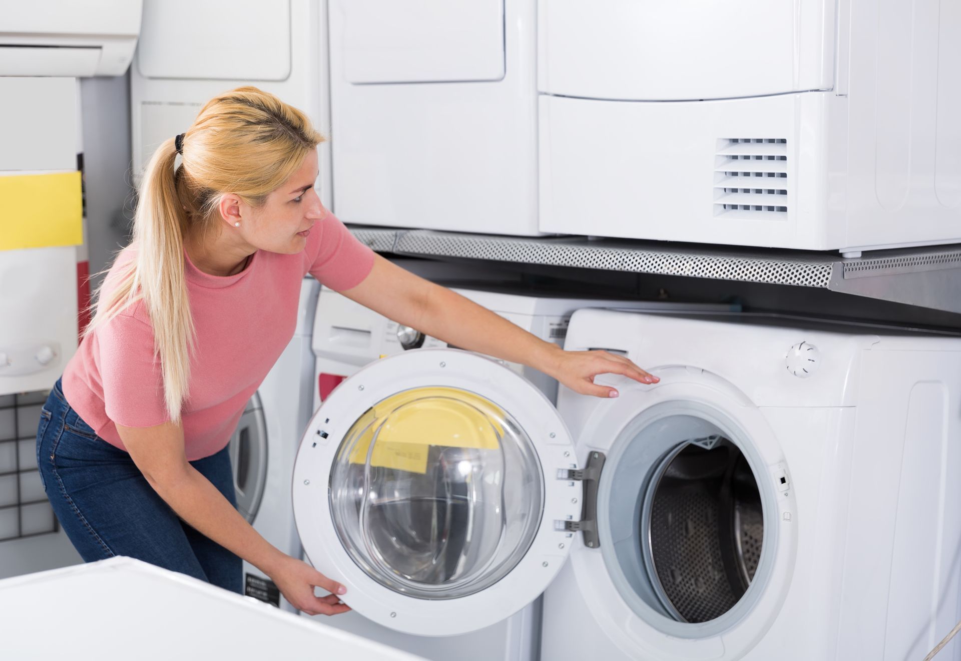 Scaffalature per farmacie a Napoli e in Campania design moderno