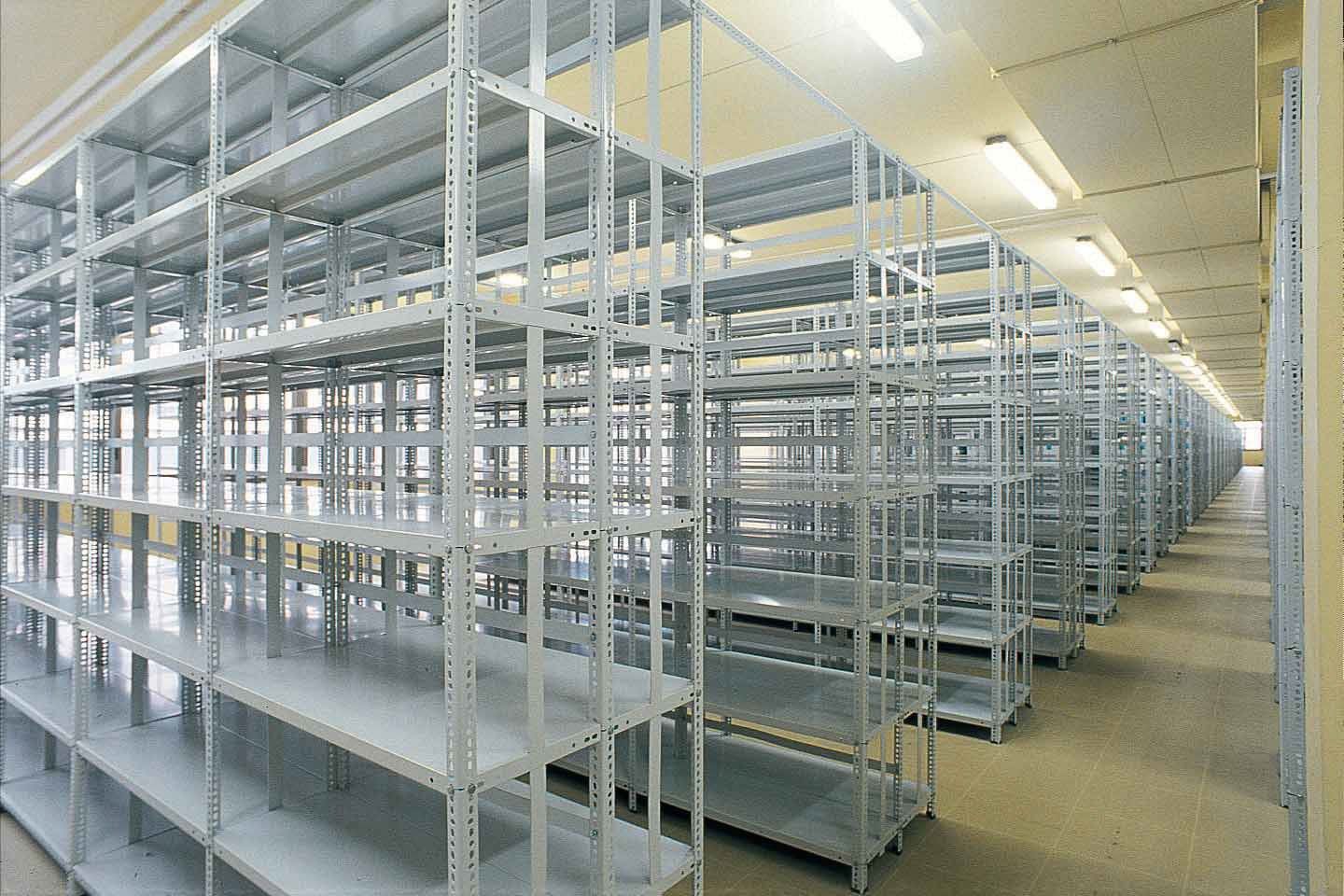 Scaffalatura per archivi a Napoli e in Campania per gomme