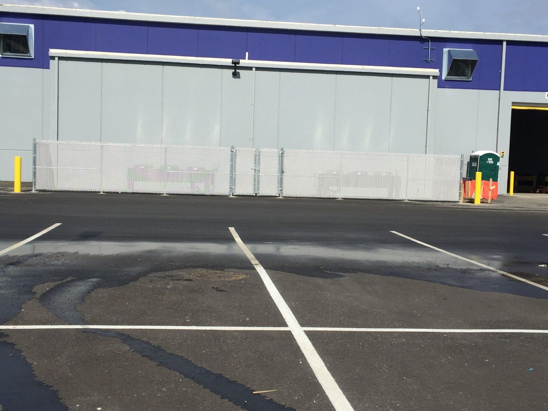 Chain link privacy fence from Metal Fence Supply Co.