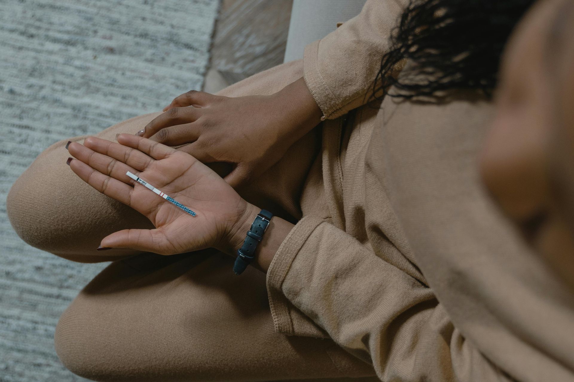 pregnancy text thinking photo
