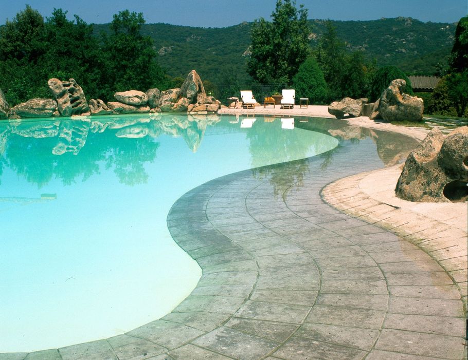 PISCINA FREE FORM & NATURE