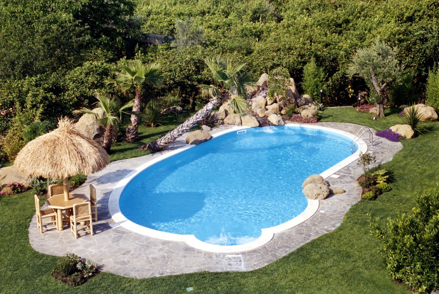 PISCINA FREE FORM & NATURE