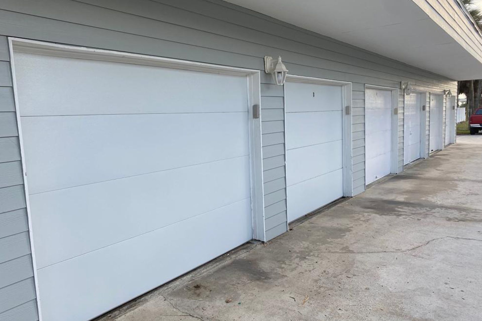vGarage door services for Tampa businesses