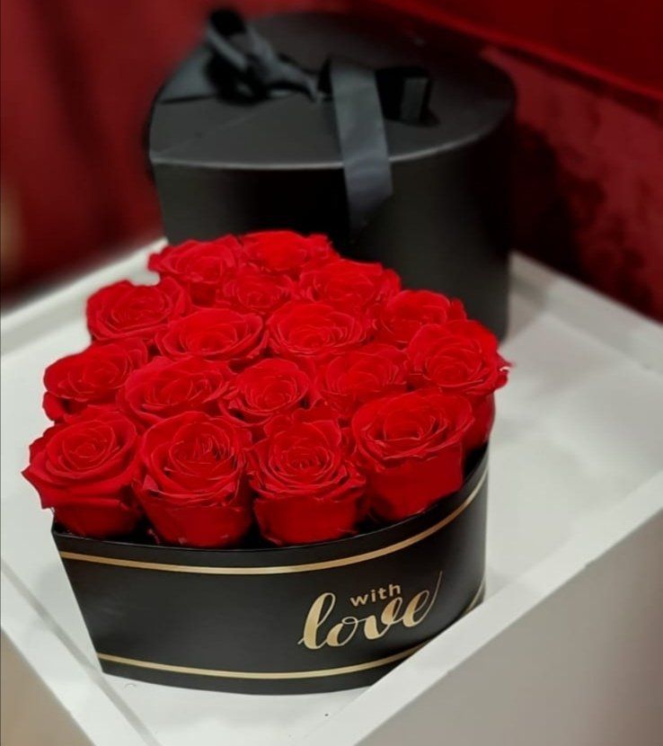 Flower box con rose rosse