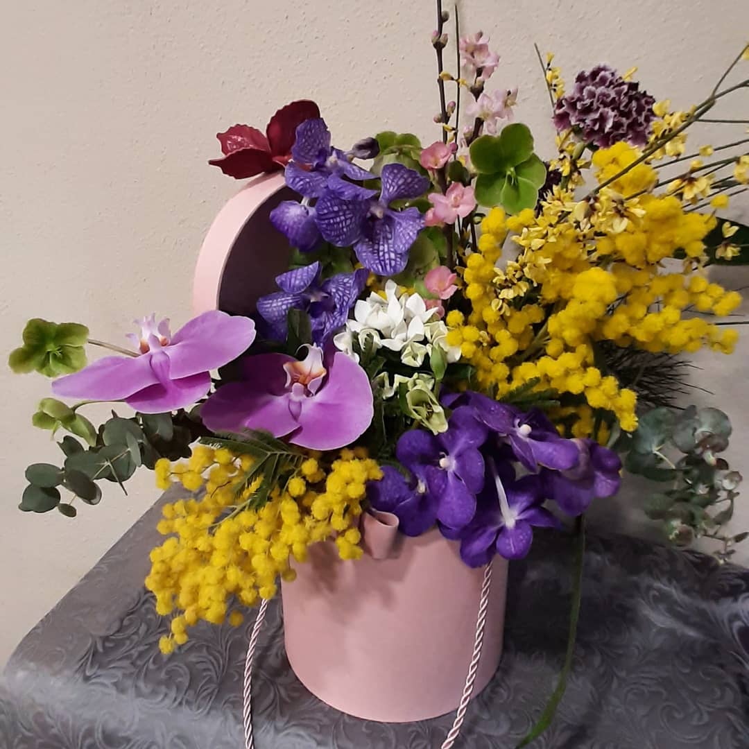 composizione fiori colorati