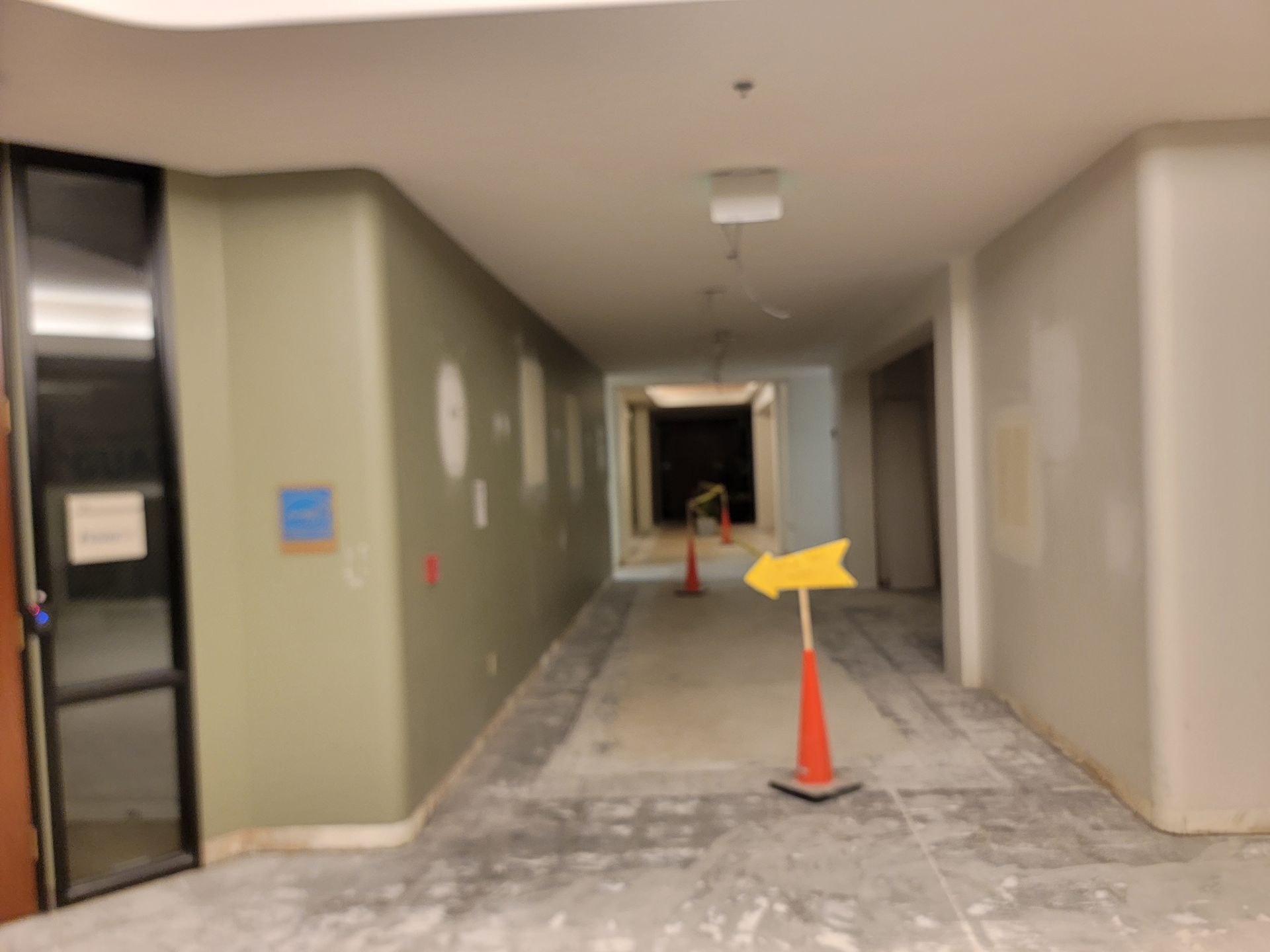 A hallway with a yellow arrow pointing to the right
