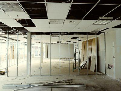 An empty room with a ladder in the middle of it