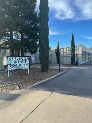 A diamond west storage sign is sitting in front of a building.