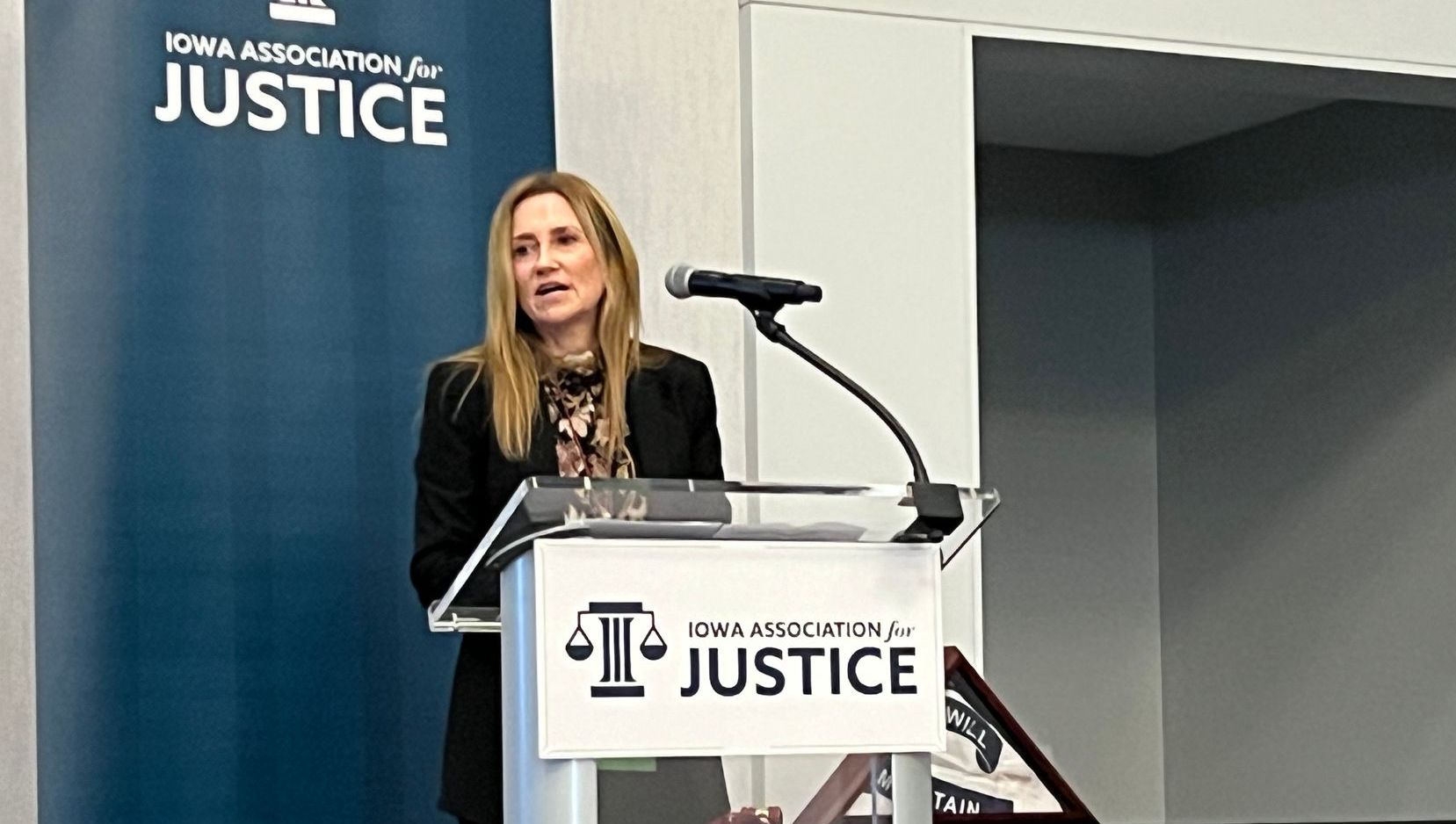 Angie Thomas addresses Iowa Association of Justice