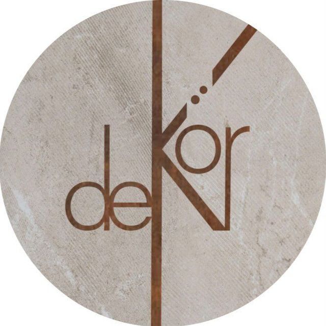 Logo with "dekor" in brown, with a vertical and diagonal line on a stone-like circle.