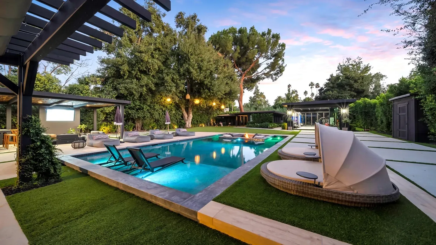 Pool and outdoor living space in Lake Forest, Orange County.