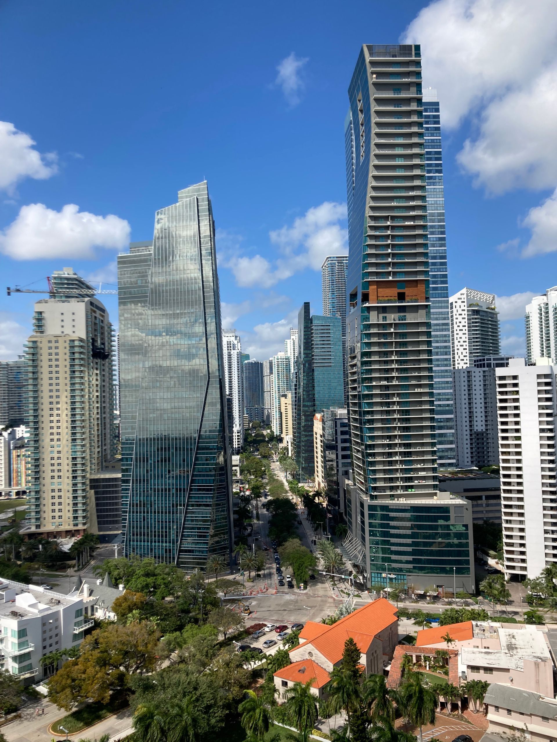 A dining room with a round table and chairs.