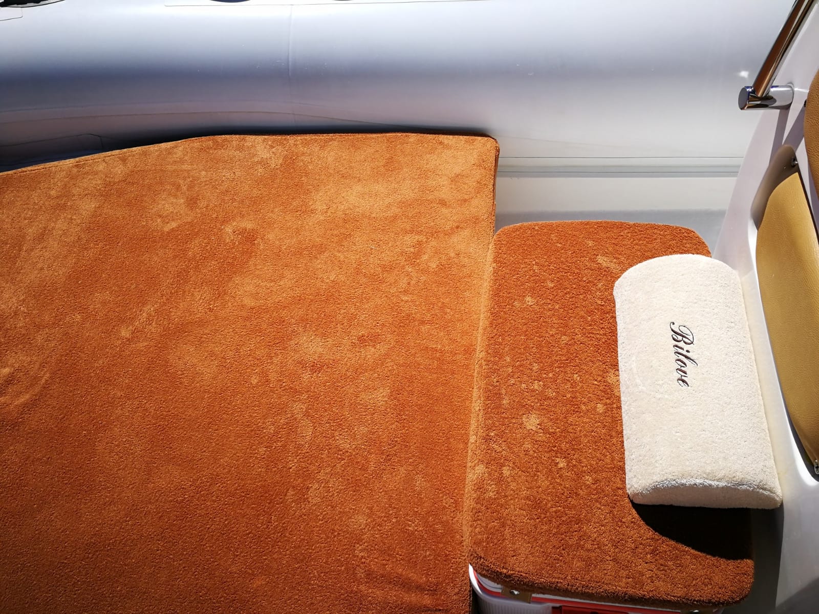 tappezzeria presente in una barca