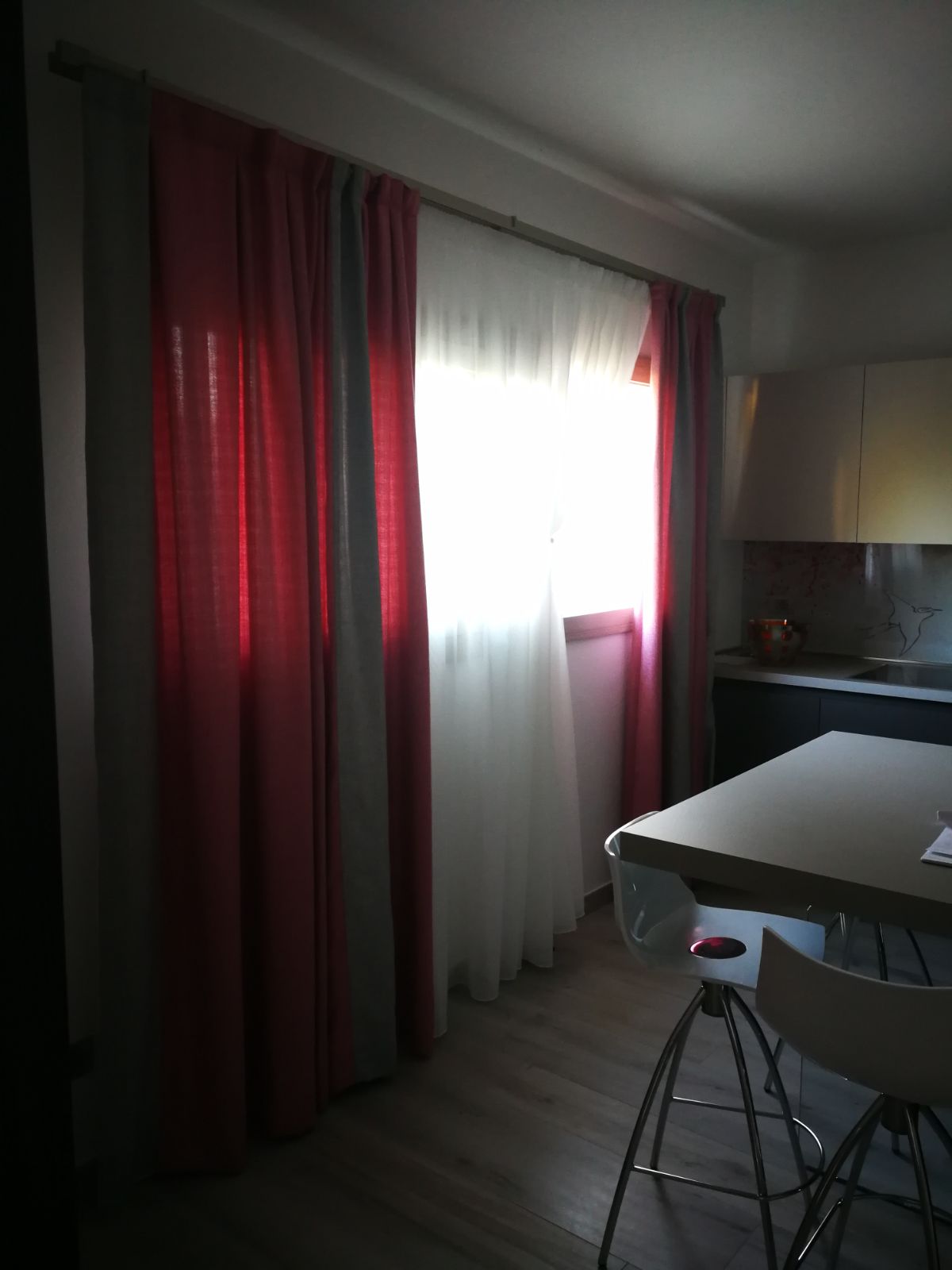 tenda rossa coprente