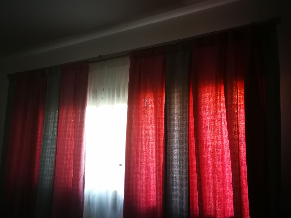 tende rosse coprenti