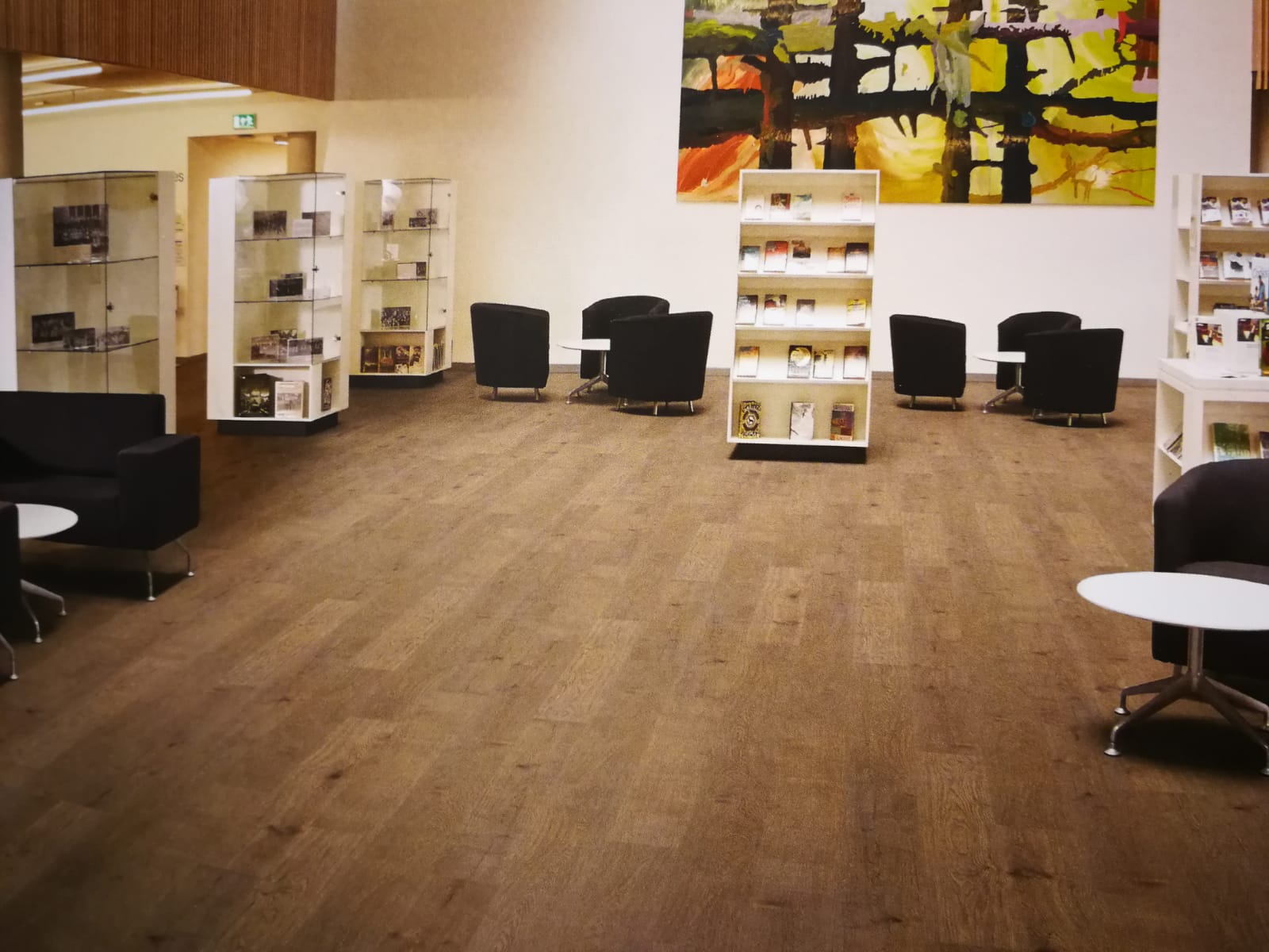 pavimento abitazione in parquet di colore scuro