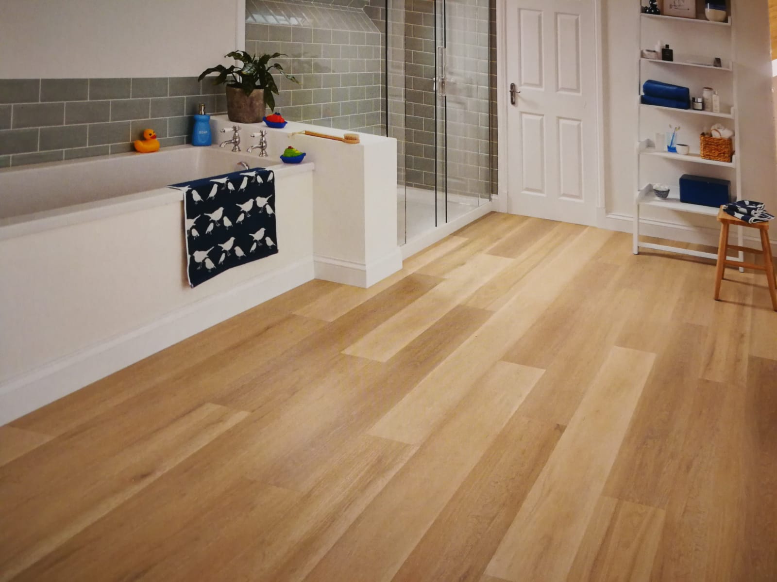 pavimento abitazione in parquet di colore chiaro