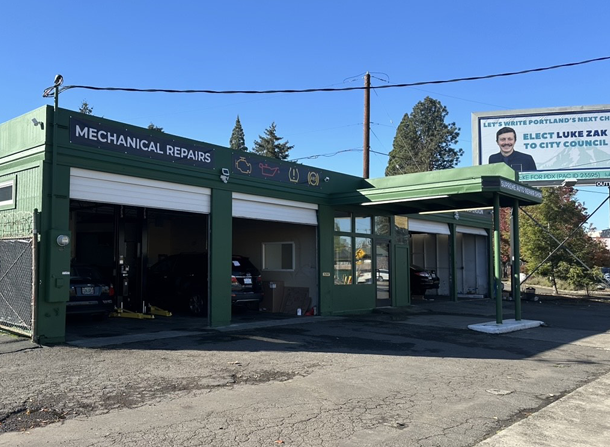 The Team of Supreme Auto Repair Shop - Portland Auto Repair