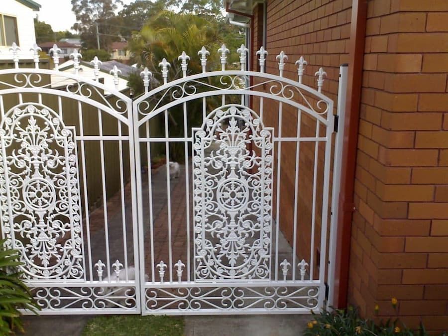 Decorative White Fence - Aluminium Manufacturer in Newcastle, NSW