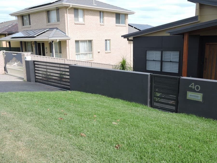 Combination Horizontal Slat Fence - Aluminium Fencing in Newcastle, NSW
