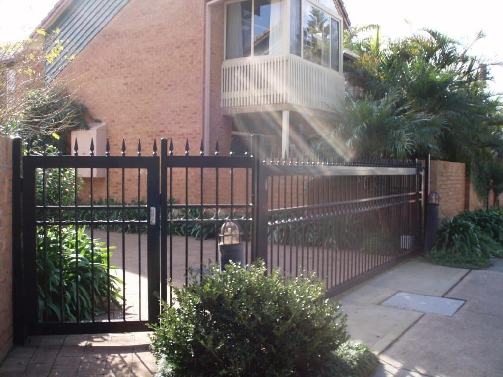 Black Melrose Spear Gate - Aluminium Manufacturer in Newcastle, NSW