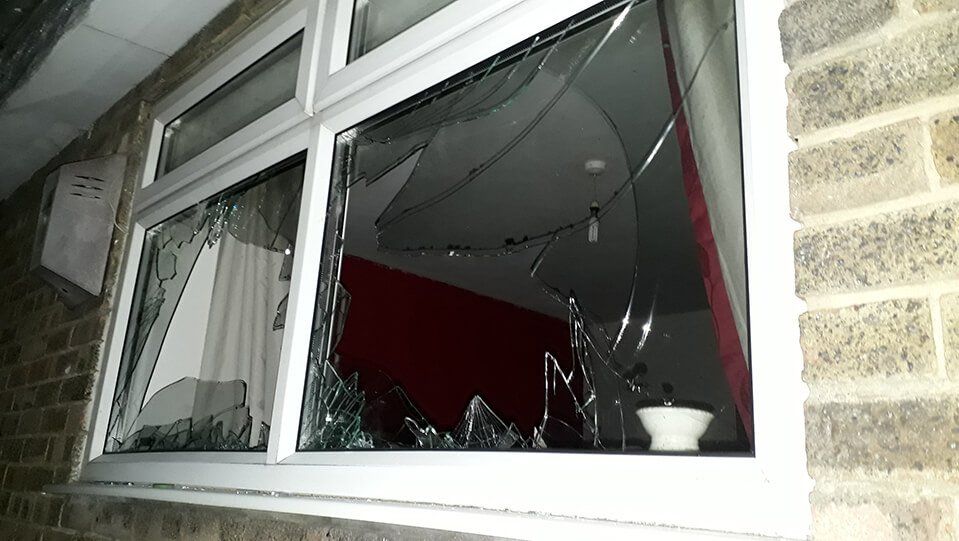 Upvc widow glass repair and replacement glazing in Leeds, Broken Glass Window, Home Window Glass, Glass Replacement, Double Glazing, Smashed Glass, Shattered Glass Replacement.