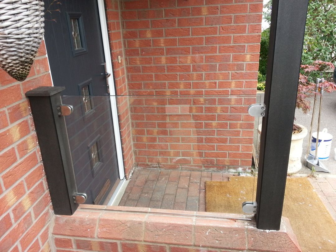 Balustrades Glass, Bespoke Glazing , Glass Partitions, Glass Partitioning, Office Door Glass, Office Window Glass Replacement & Repairs