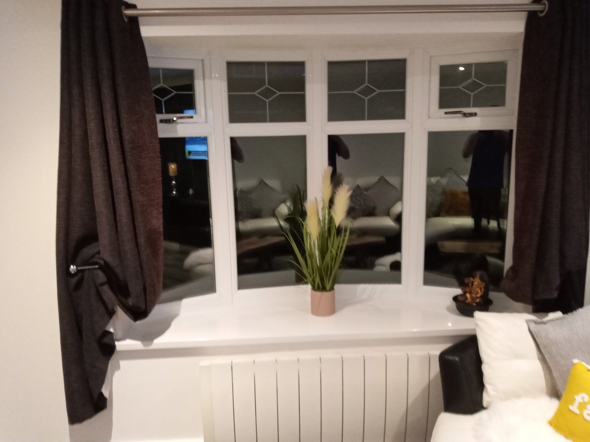 Bow windows, bay windows, bay window conversion, bay window glass replacement, glass replacement for bay windows, bow window glass, glass fitters near m, glass fitters Leeds , West Yorkshire