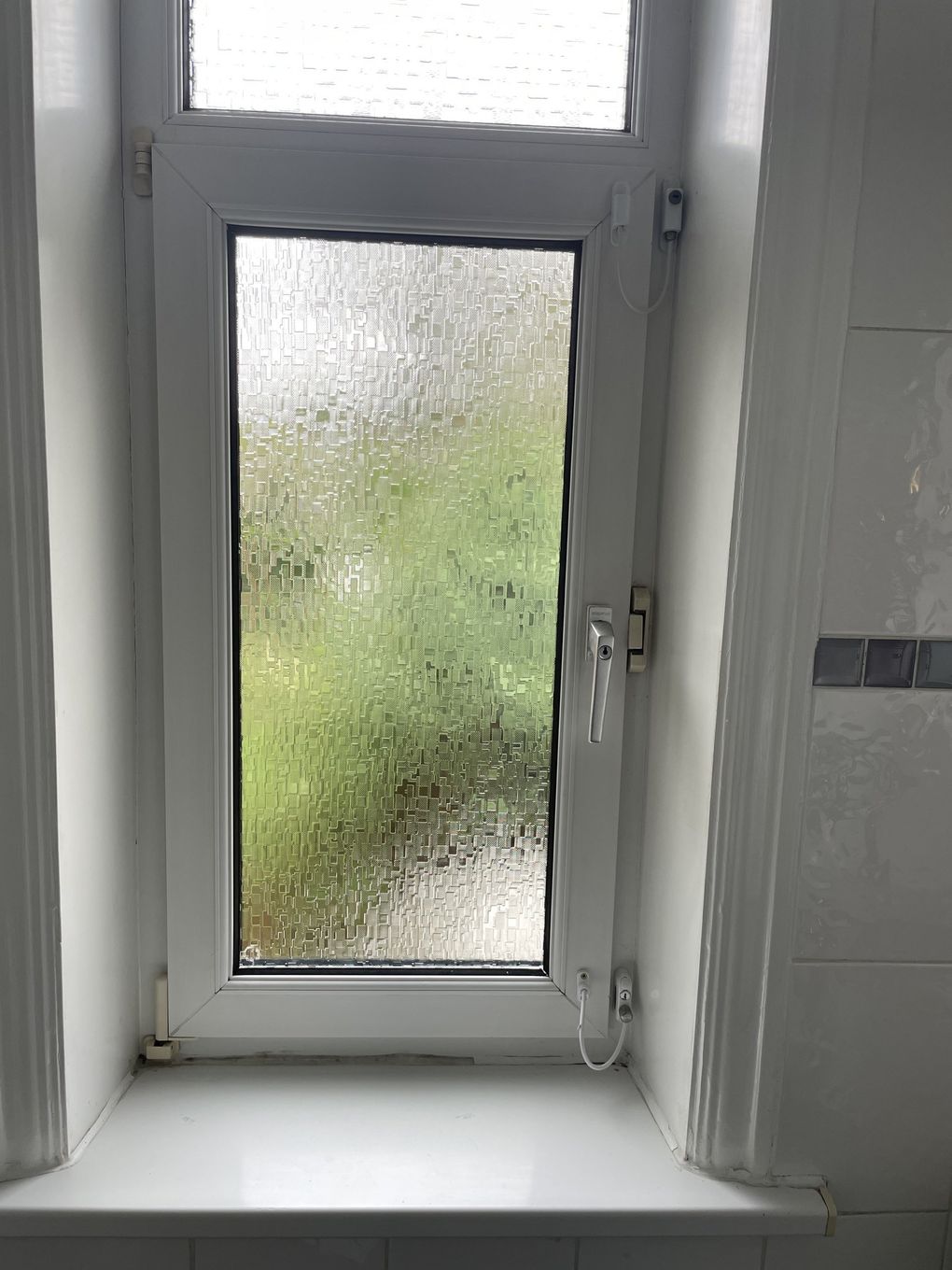 Glaziers Near Me Leeds and Bradford Areas, Glazing Repairs, Glass Replacement, Glaziers and Emergency Glaziers Leeds and Bradford Areas