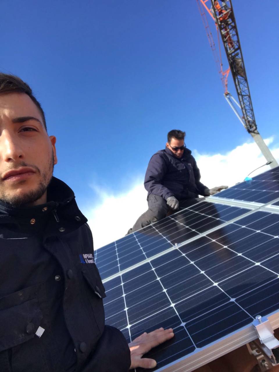 Tecnici installatori di pannelli fotovoltaici