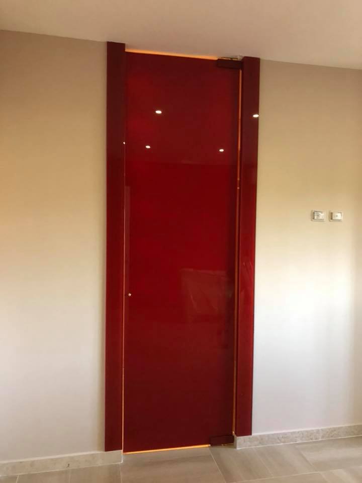 porta di cristallo rossa