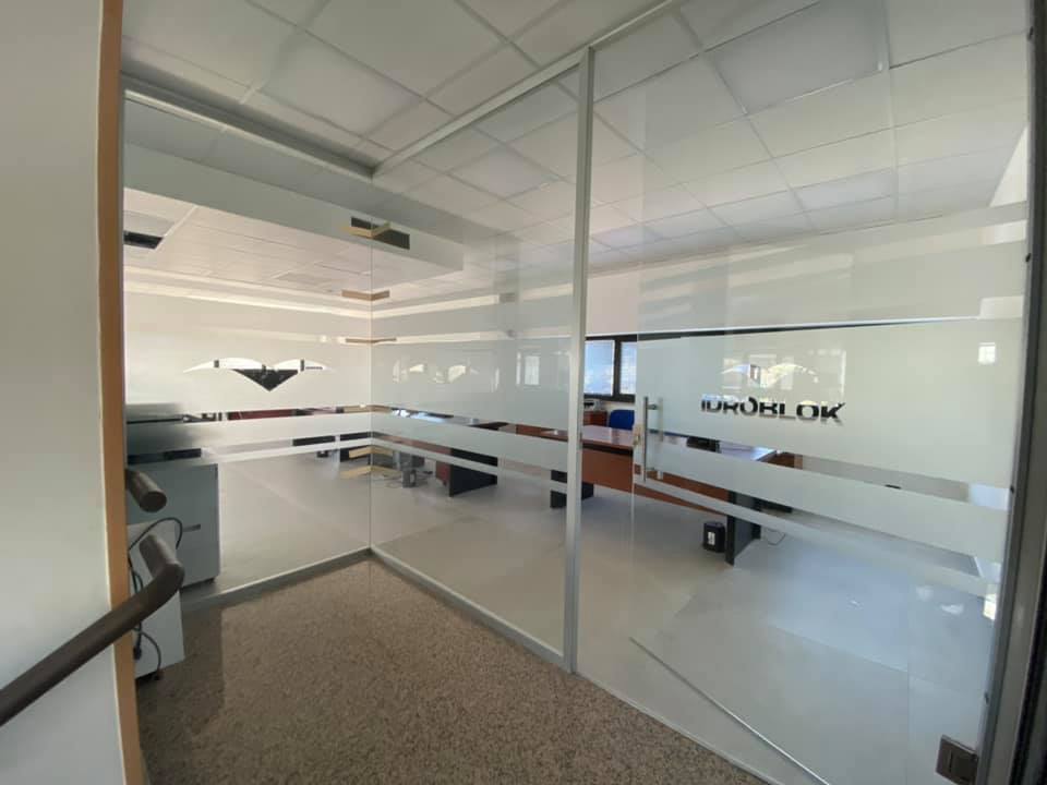 pareti divisorie in vetro