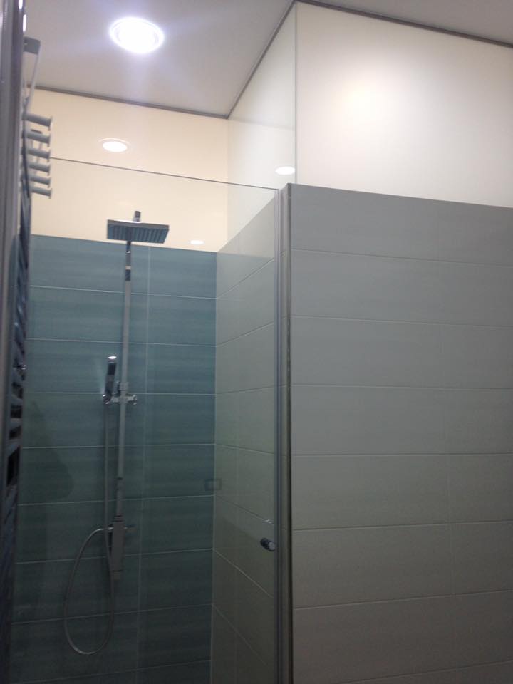 cabina doccia con vetro trasparente