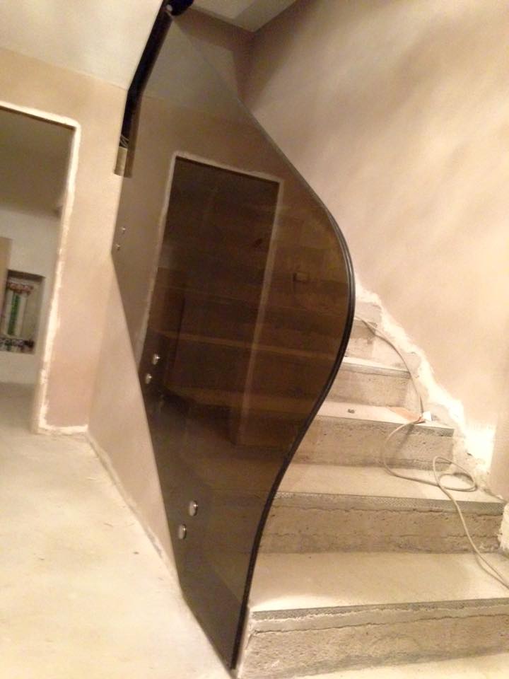 scala con parapetto in vetro