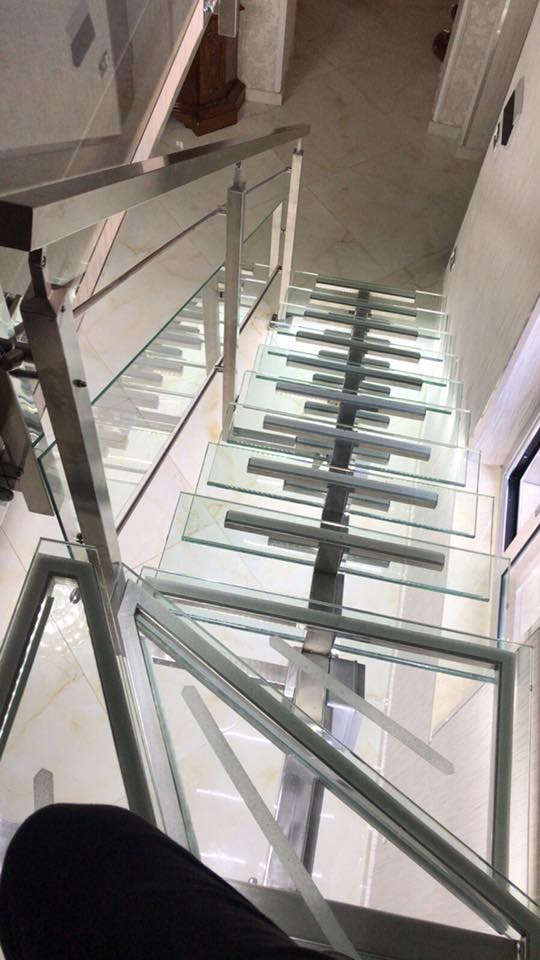 scala in vetro per interni