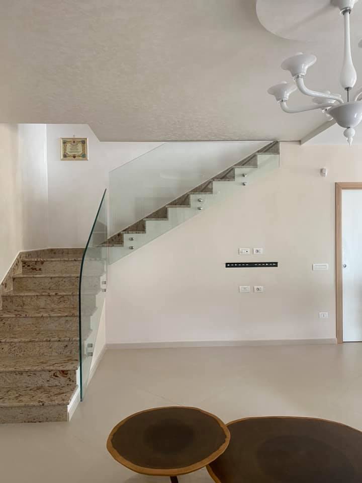 parapetto di vetro su misura