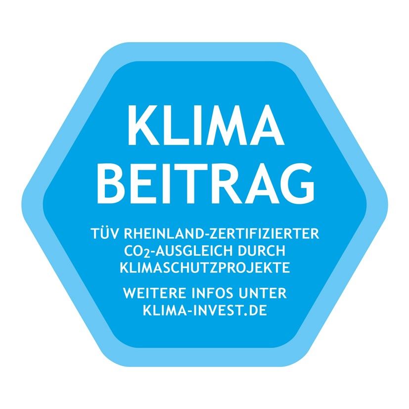 Blaues, sechseckiges Siegel von Klima Invest mit der Aufschrift Klimabeitrag