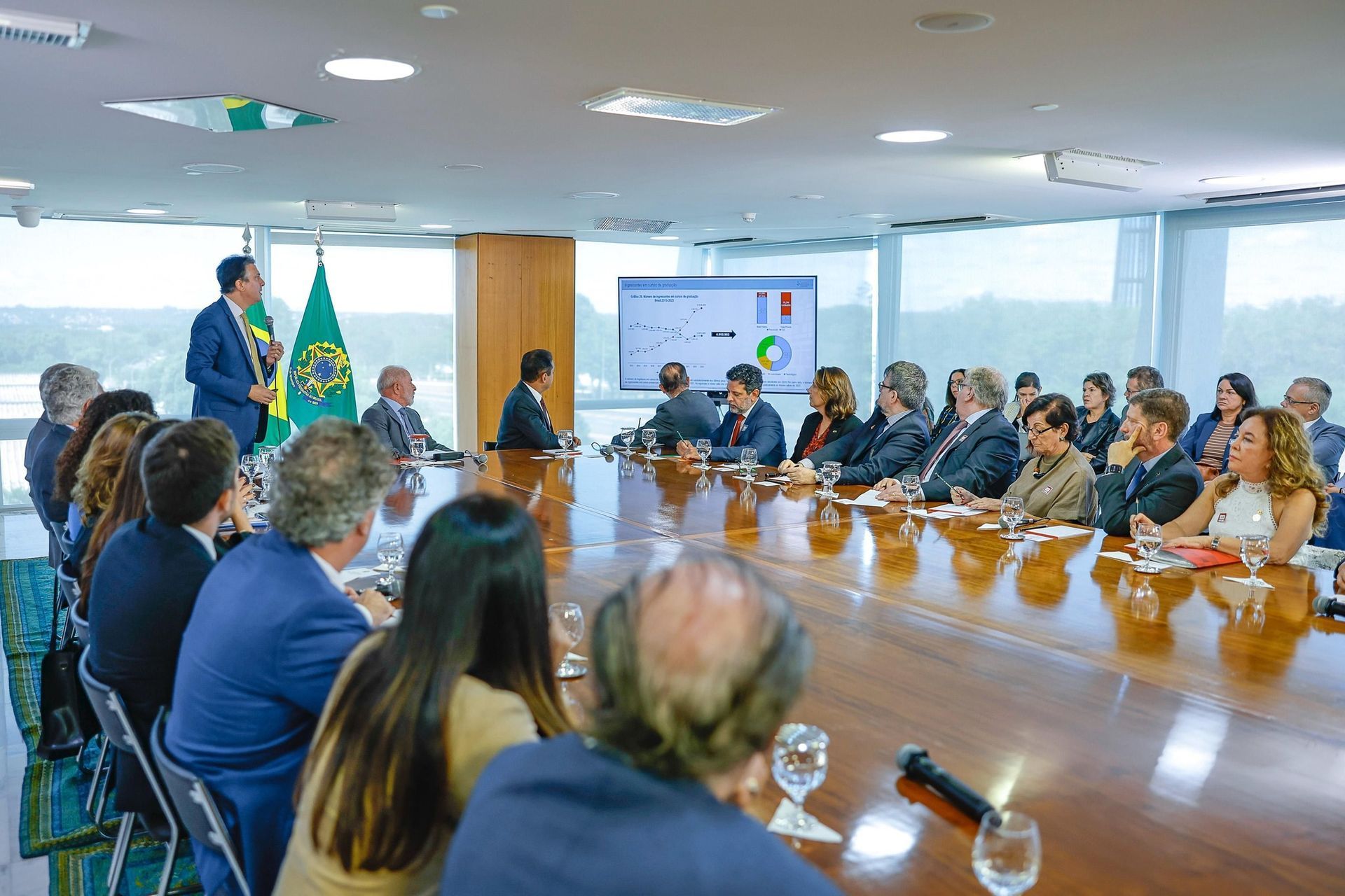 Lula assina decreto da Nova Política de Educação a Distância (Foto: Ricardo Stuckert/PR)