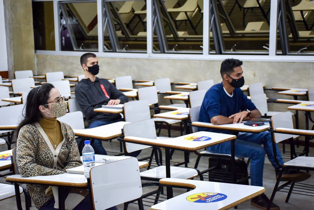 Estudantes preferem o retorno parcial das aulas presenciais