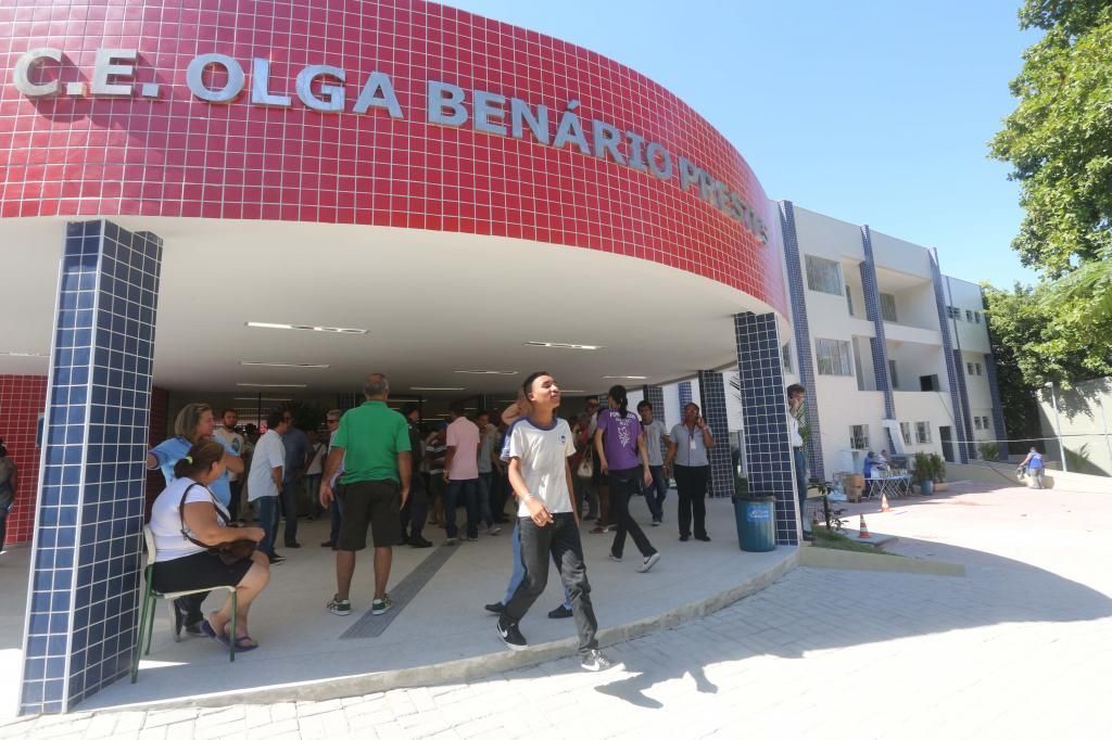 Colégio Estadual Olga Benário Prestes no Rio de janeiro. Especialistas falam sobre a volta às aulas e a continuação do ensino remoto. 