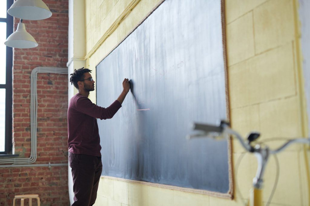 Professores devem ensinar inteligência emocional na sala de aula. Crédito: Pexels.
