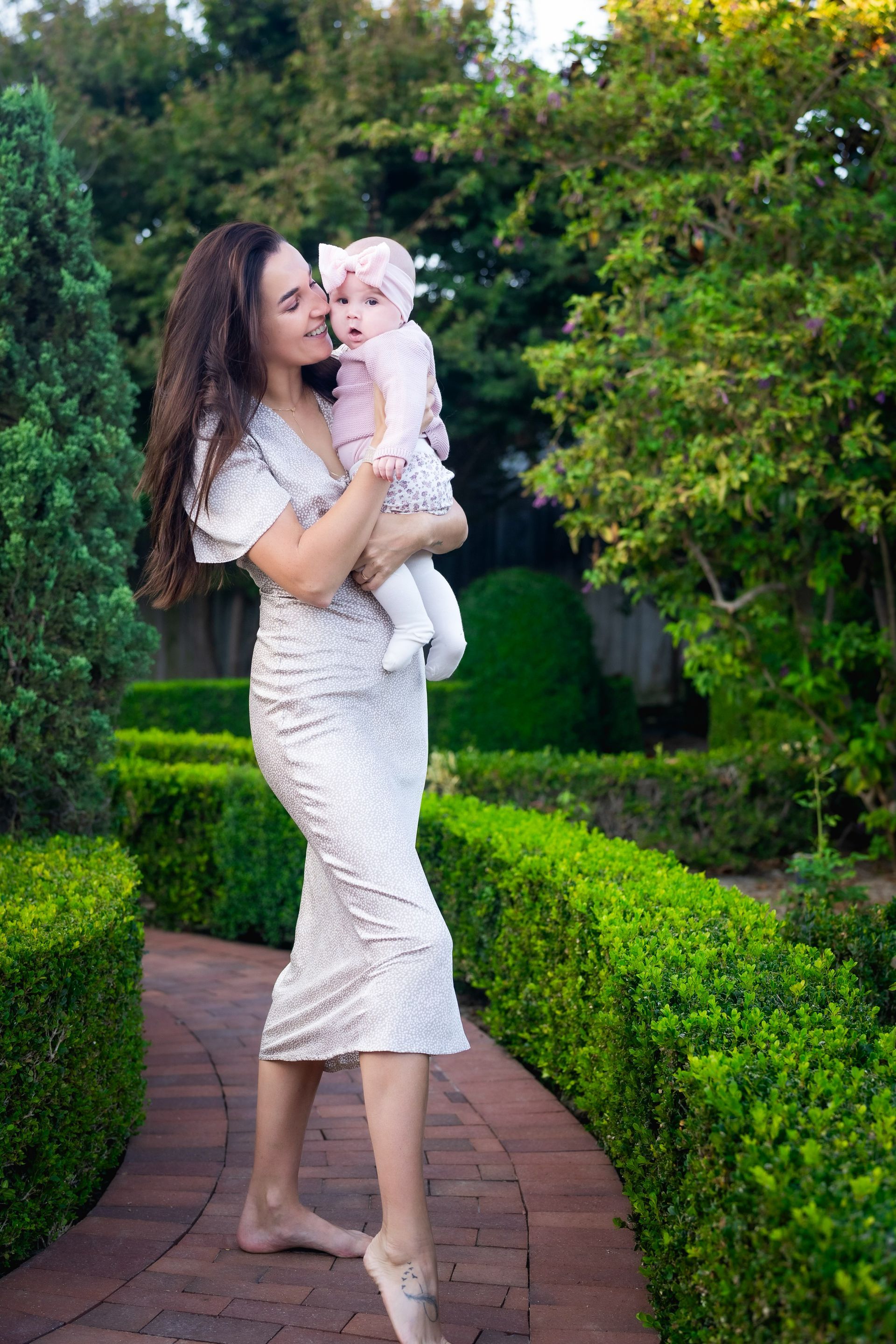 Family Portrait of a young woman and a child in Corona Del Mar, CA by Jelena's Photo.