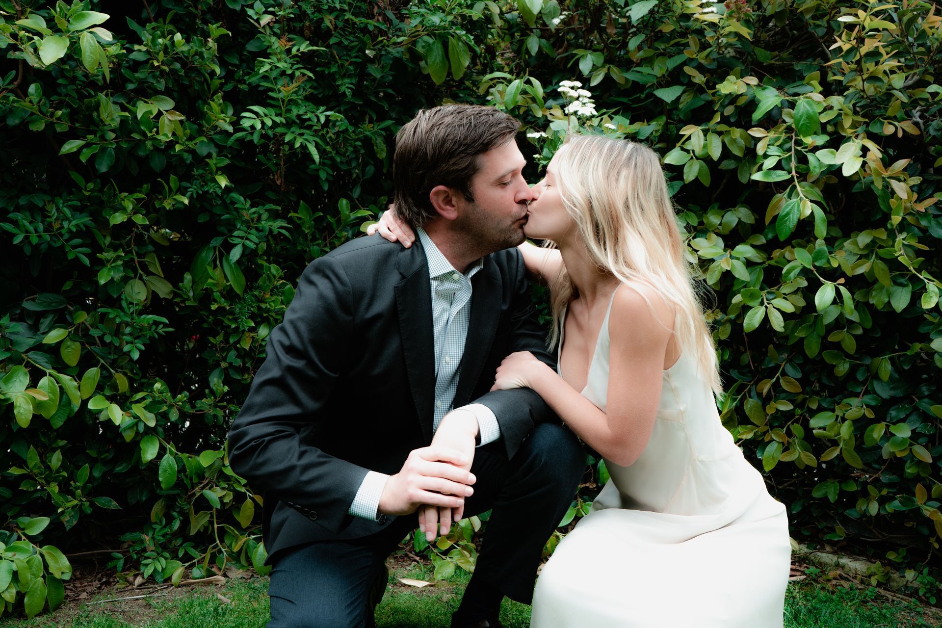 Wedding photo of a young couple in Hollywood by Jelena's Photo.