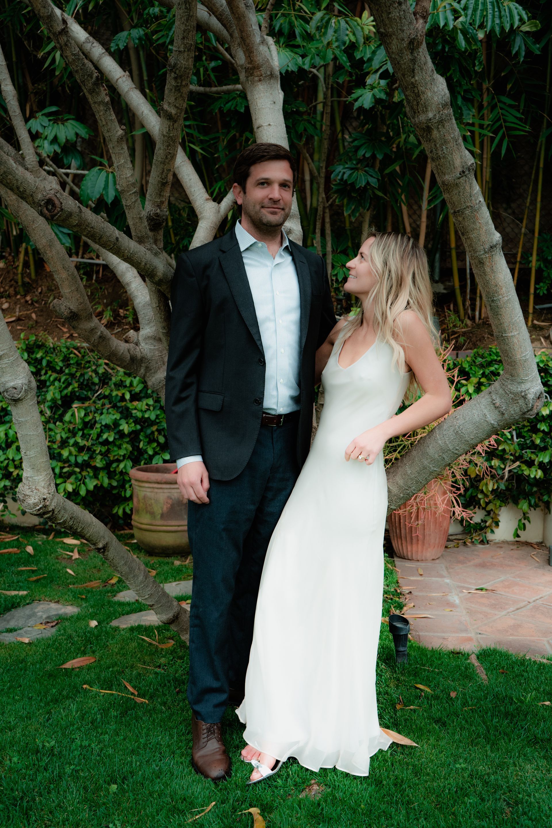 Wedding photo of a young couple in Hollywood by Jelena's Photo.