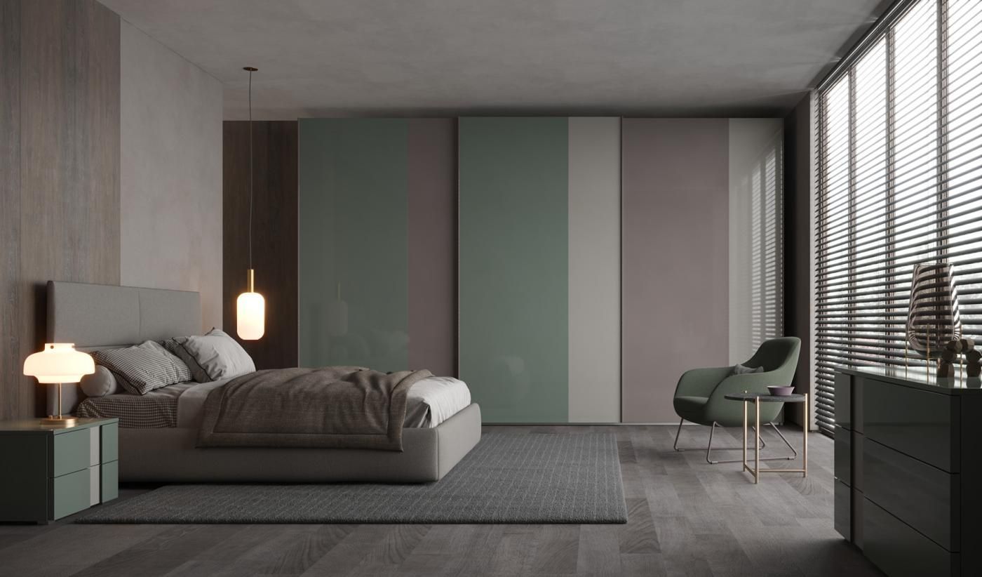 Una camera da letto con un letto, una sedia, un comodino, una cassettiera e un armadio scorrevole.