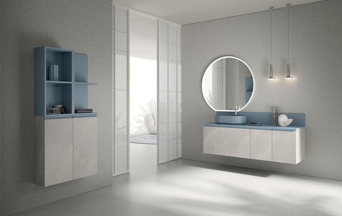 Un bagno con un lavandino e uno specchio rotondo