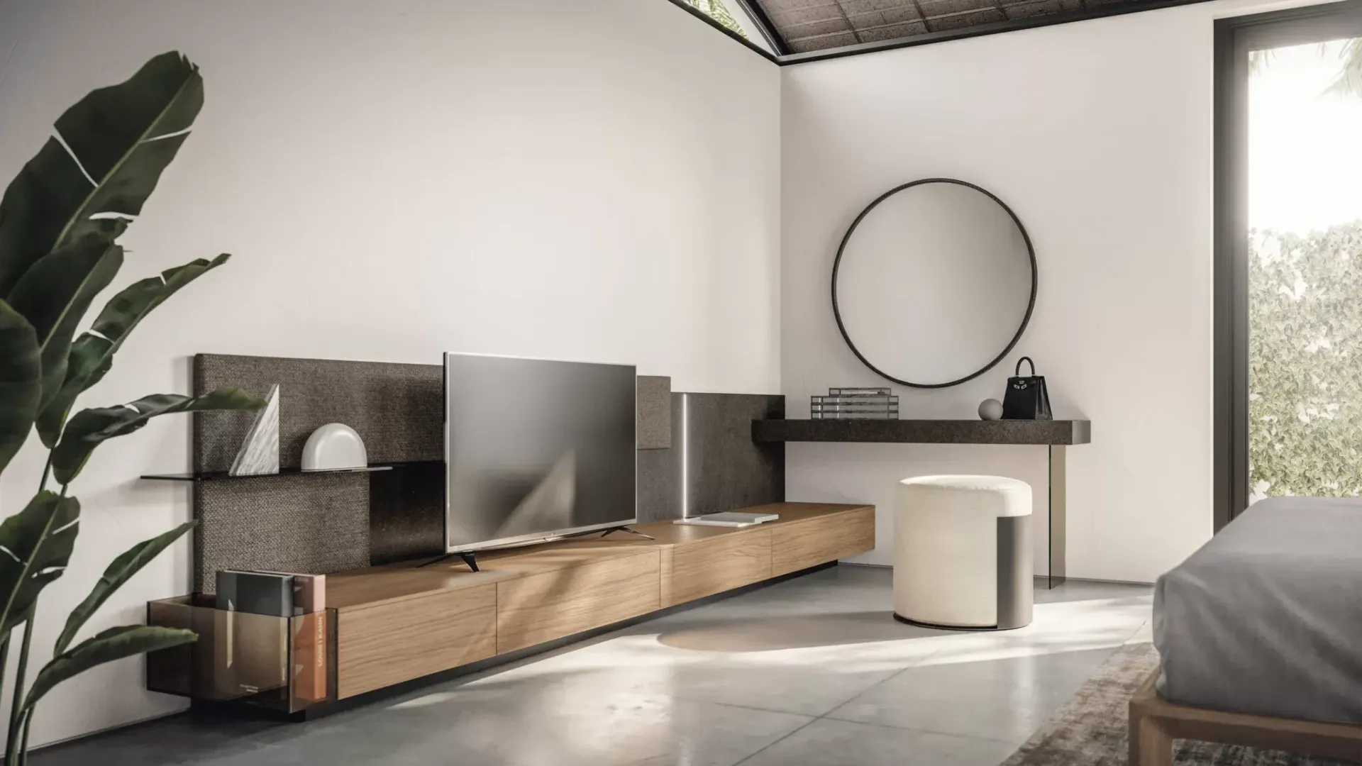 Una camera da letto con un letto, una televisione, una cassettiera e uno specchio.