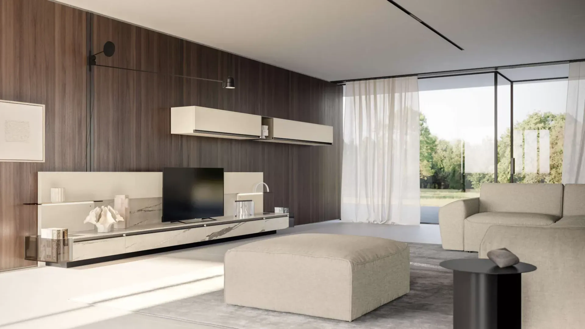 Un soggiorno con divano, pouf, tavolo e televisione.