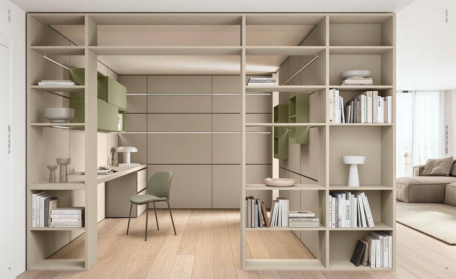 Una stanza con molti scaffali e una scrivania.