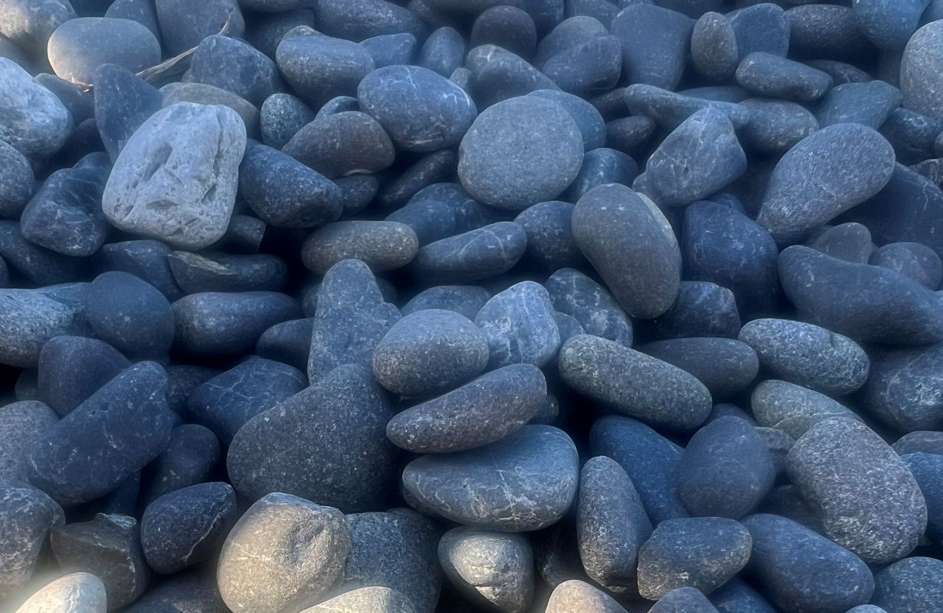 A pile of wood chips sitting on top of each other.